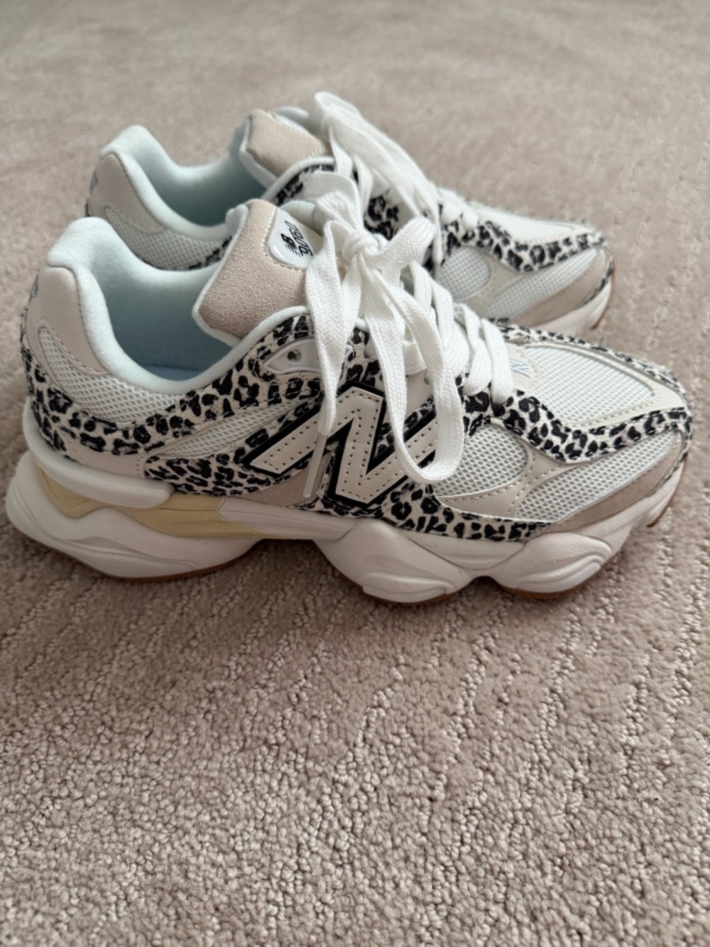 Women’s White & Black Leopard Mesh Sneakers (READ DESCRIPTION)